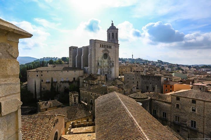 View of the historic city of Girona in a private tour from Barcelona