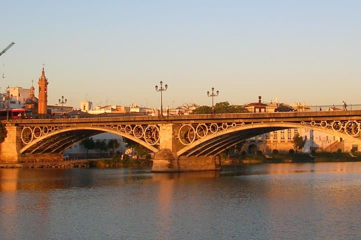 Panoramic walking tour in Seville