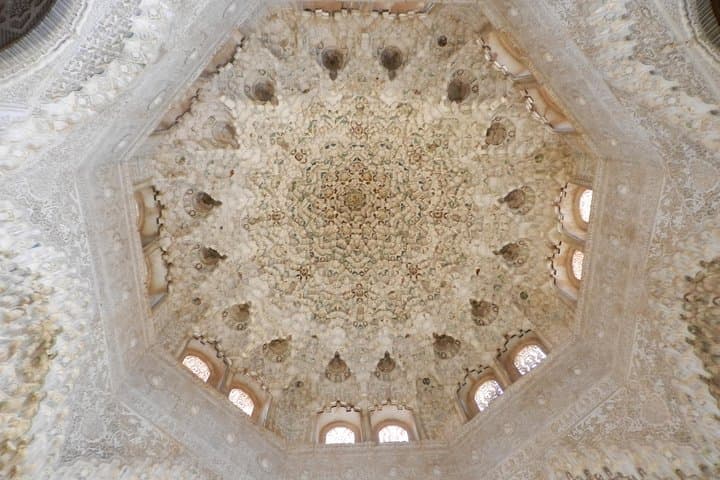 Alhambra: Skip-the-Line to Nasrid Palaces & Generalife
