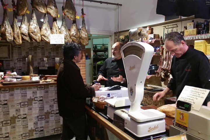 Private Food, Tapas & Wine Tour of Madrid with Customizable Menu All Included