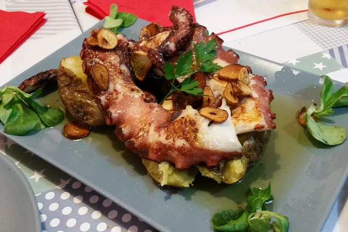 Private Food, Tapas & Wine Tour of Madrid with Customizable Menu All Included