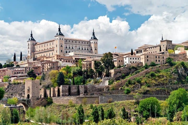 Toledo Full-Day Walking Tour with Guide from Madrid