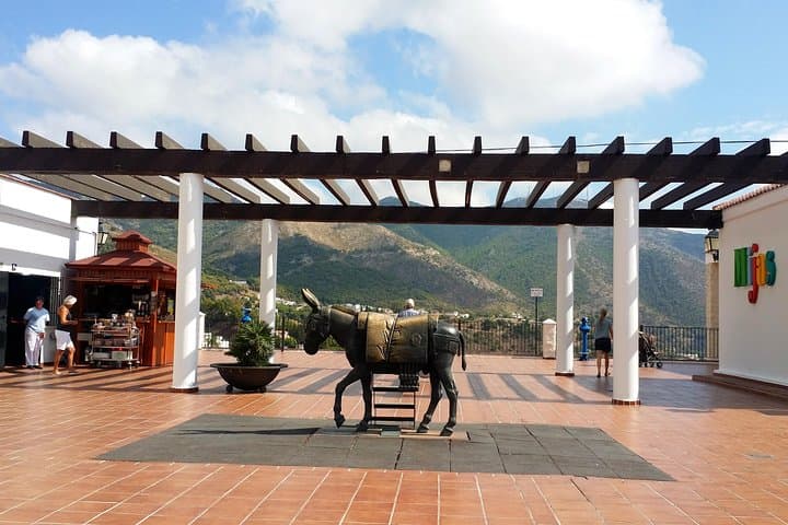 Donkey sculpture