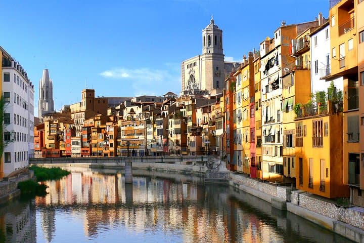 Girona & Dali Museum Small Group Tour with Pick-up from Barcelona