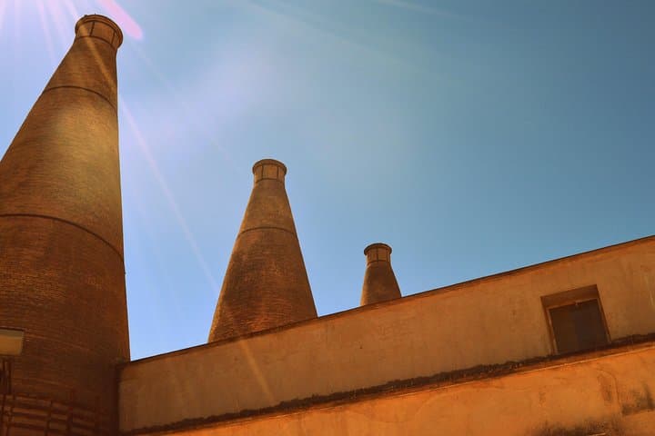 Ceramic kiln fireplaces, one of the symbols of the city