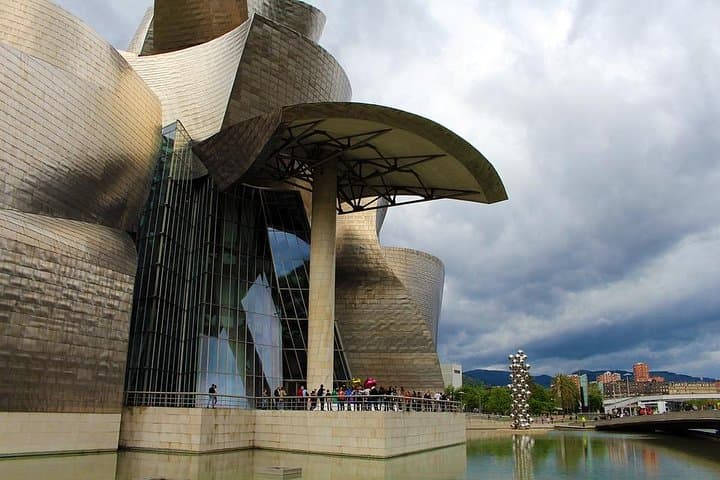 Private Guggenheim Museum Bilbao Tour with Official Guide