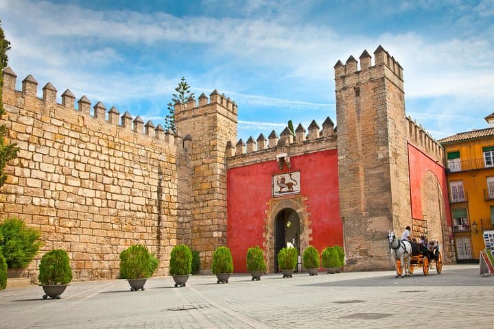 Alcazar, Cathedral and Giralda Guided Tour with Priority Tickets