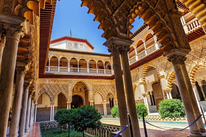 Alcazar, Cathedral and Giralda Guided Tour with Priority Tickets