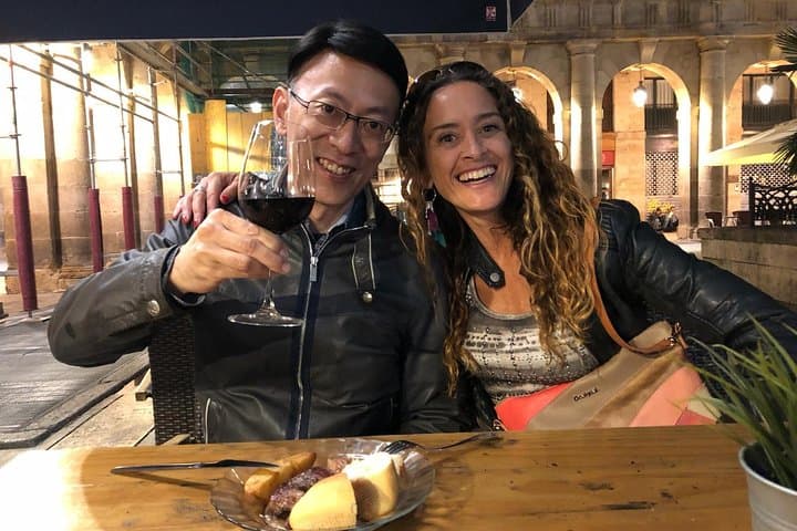 Irene having fun with a client in the plaza...