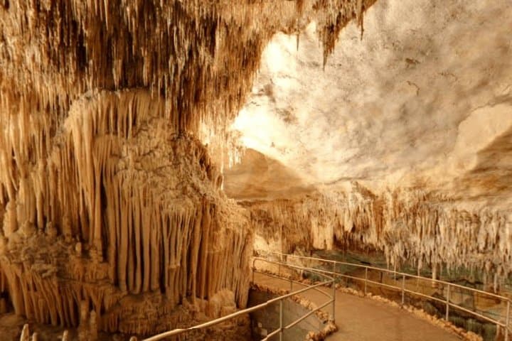 Full-day Tour to Drach Caves and Portocristo Town