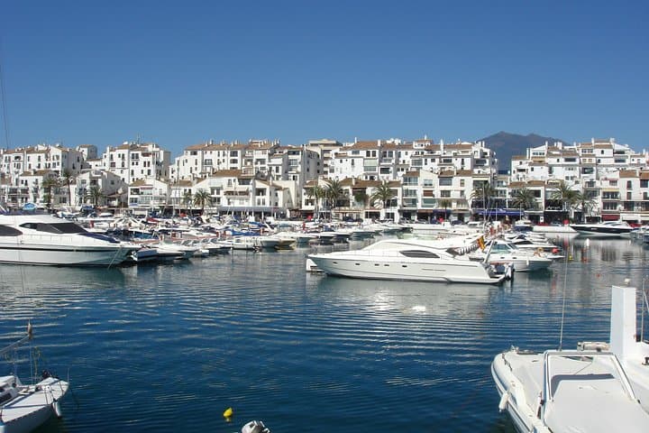 Private City Tour of Marbella and Puerto Banús with Hotel Pick-up