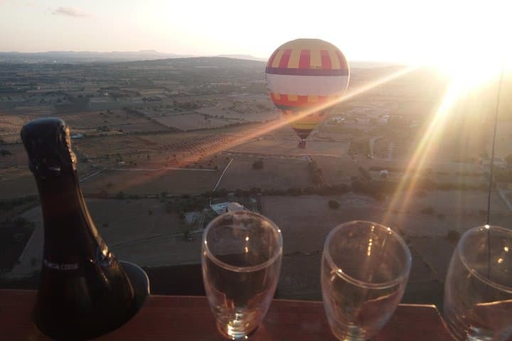 Private Hot Air Balloon Ride in Mallorca with Champagne and Snacks