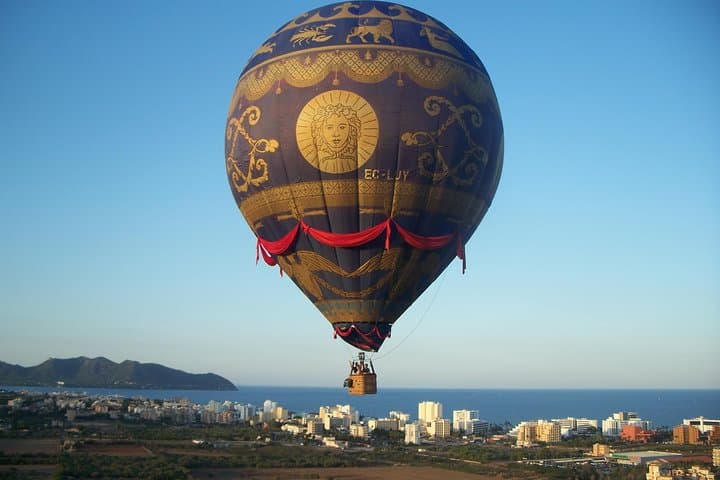 Private Hot Air Balloon Ride in Mallorca with Champagne and Snacks
