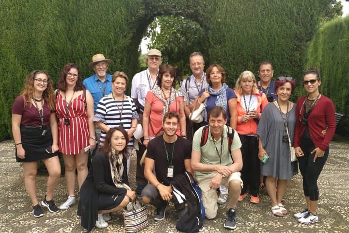 Alhambra Guided Tour with Generalife Gardens