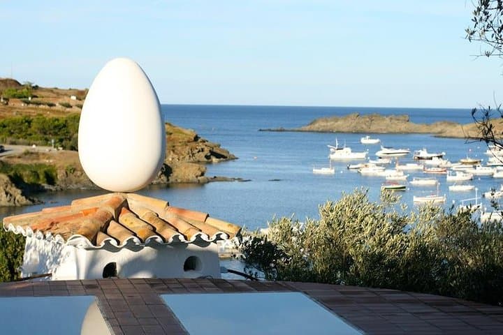 Private Dalí Museum and Tour from Barcelona