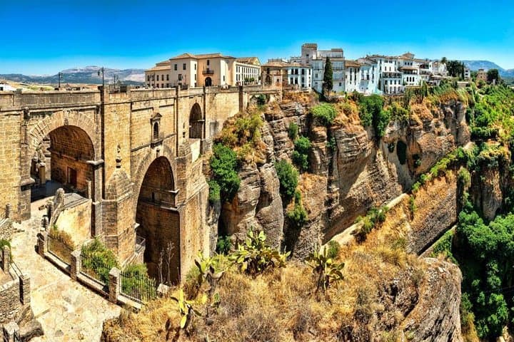 Ronda and White Villages Guided Day Tour from Seville