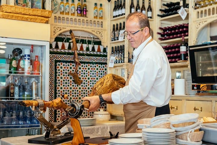 Visit local spots with your favourite local foodie private guide
