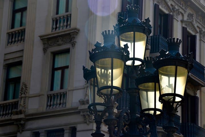 The Secrets of Barcelona's Old Town city game