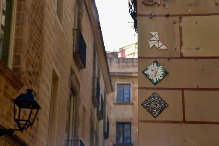 The Secrets of Barcelona's Old Town city game
