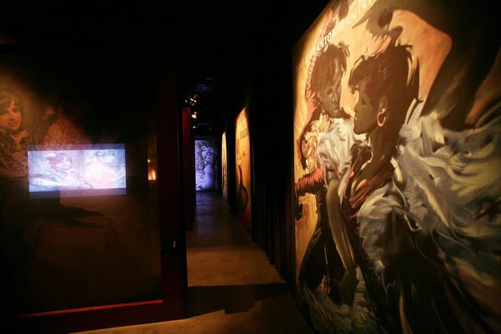 Skip the Line: Museo del Baile Flamenco Admission Ticket