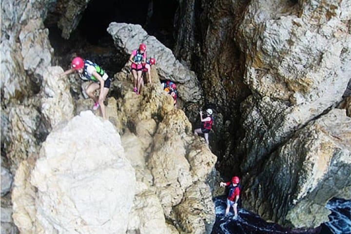 Kayak excursion in Altea to Cova dels Coloms Platja Mascarat