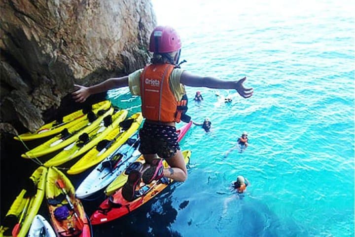 Kayak excursion in Altea to Cova dels Coloms Platja Mascarat