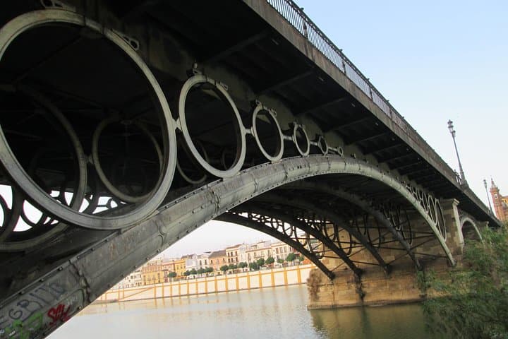 Private tour Royal Palace+Cathedral+Walk along the river