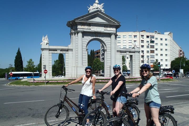 Madrid City Tour | Regular Bike or E-Bike | Reduced Groups