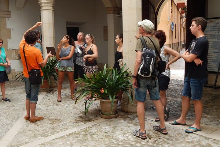 Private walking tour in Palma de Mallorca with local guides.