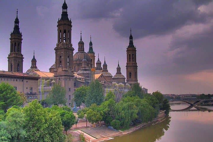 Private City Tour of Zaragoza with driver and official tour guide