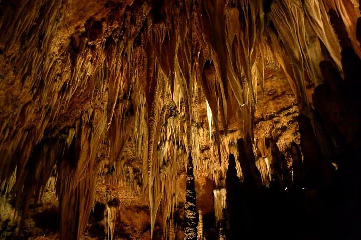 Cave of Valbecausero from León