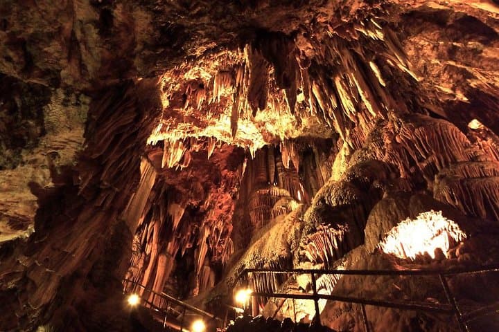 Cave of Valbecausero from León