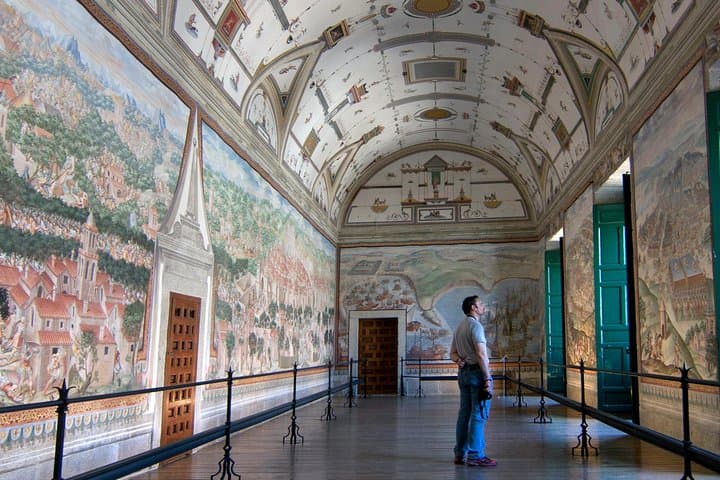 Private full day Tour Madrid, Escorial and Valley of the Fallen
