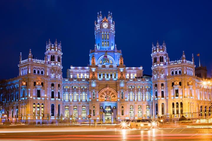 Madrid Private Night Walking Custom Tour with Tapa and a Drink