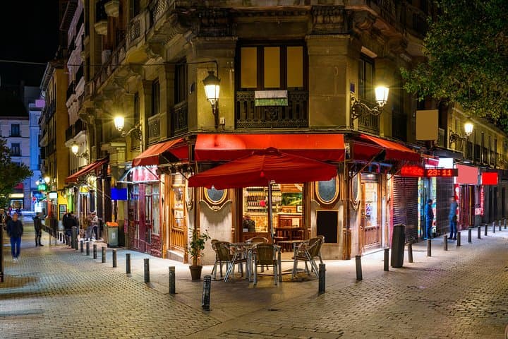 Madrid Private Night Walking Custom Tour with Tapa and a Drink