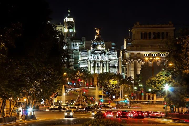 Madrid Private Night Walking Custom Tour with Tapa and a Drink