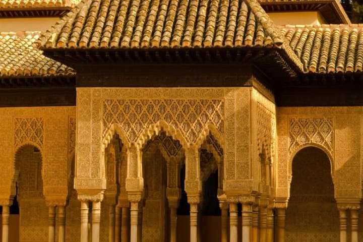 Private Tour: Alhambra at Night including Palace of Charles V