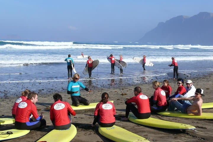 Surf class in Famara 9:15-12:00 or 11:45-14:30 (2h class)