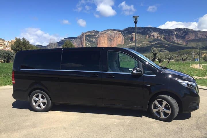 Private transfers Airport-hotel Zaragoza.