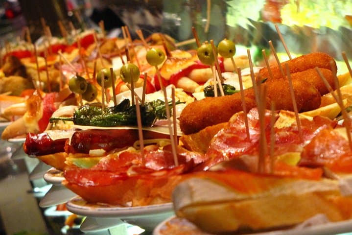 Flamenco Show & Tapas Small Group Tour in Seville