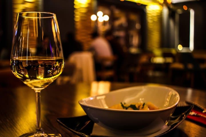 Madrid: El Retiro Park Guided Tour and Tapas