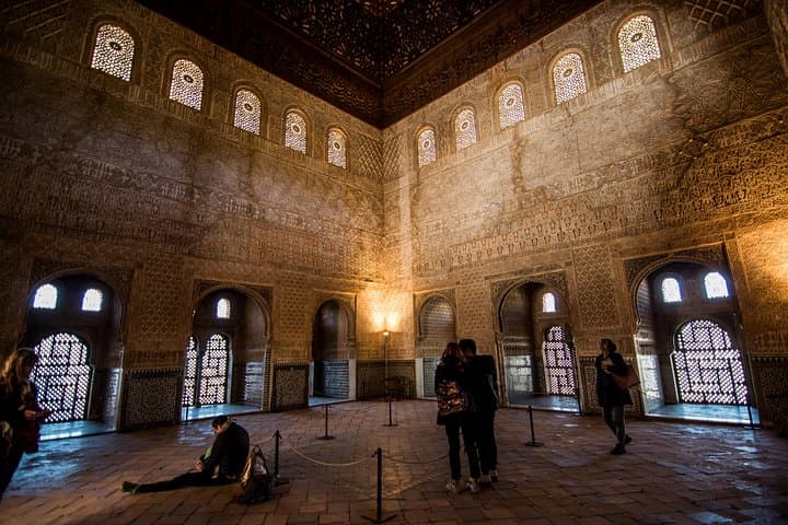 Alhambra Private Night Tour: Nasrid Palaces, Palace of Charles V