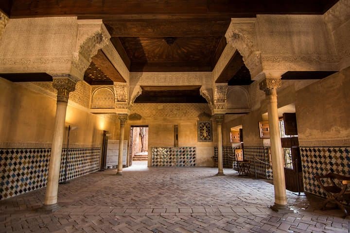 Alhambra Private Night Tour: Nasrid Palaces, Palace of Charles V
