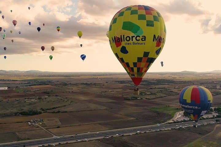 Romantic Sunrise Balloon Tour in Majorca