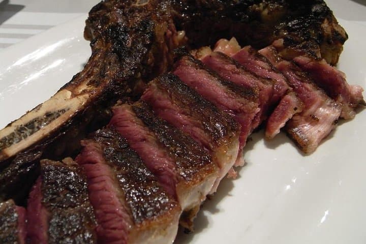 San Sebastián Private Food-Historical tour & meal at a Gastronomy Club