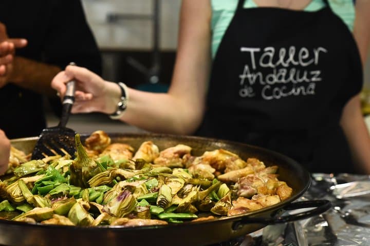 Seville: Paella & Tapas Cooking Class + Triana Market Tour