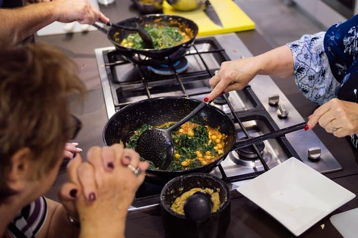 Seville: Paella & Tapas Cooking Class + Triana Market Tour