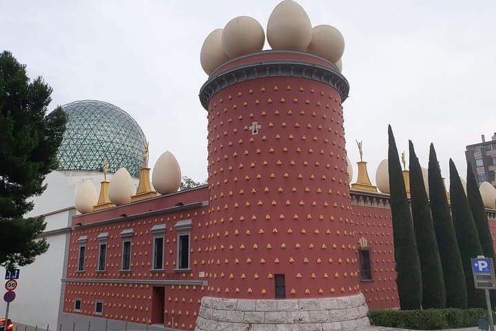 Surreal experience: visit the Dalí museum