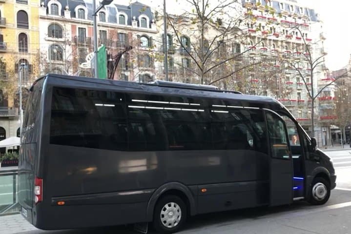 Private Transfer from Barcelona City to the Airport for a group up to 15 people