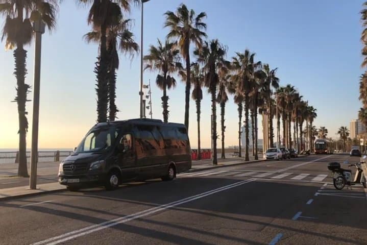 Private Transfer from Barcelona City to the Airport for a group up to 15 people